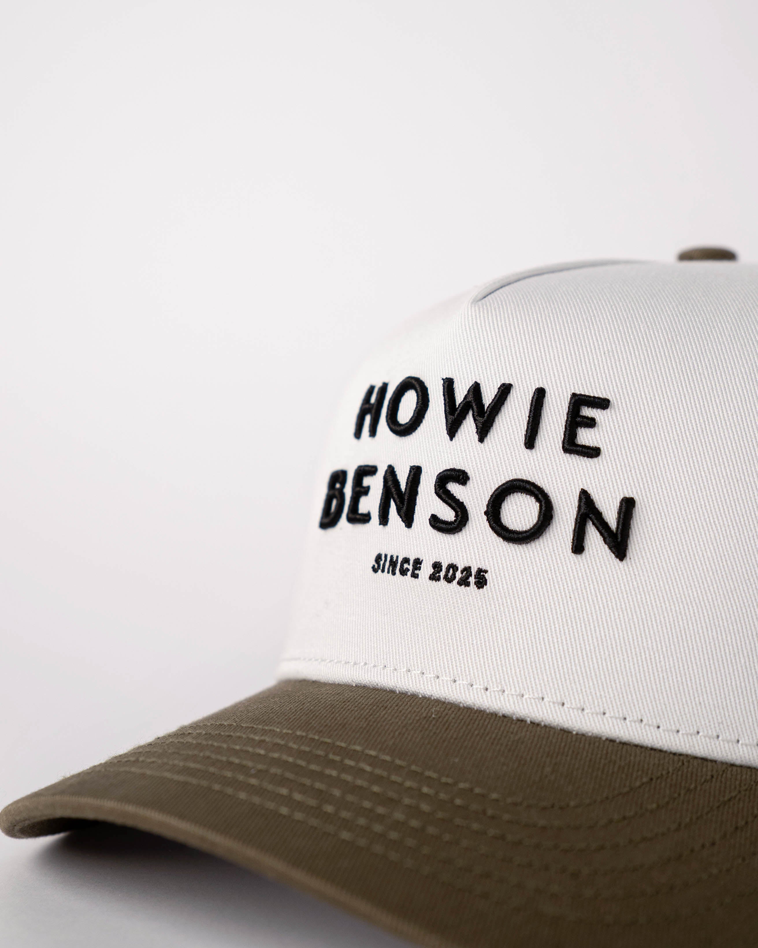 shadows キャップ ホワイト/バーガンディ Two-Tone Five-Panel - Rifle Green – Howie Benson